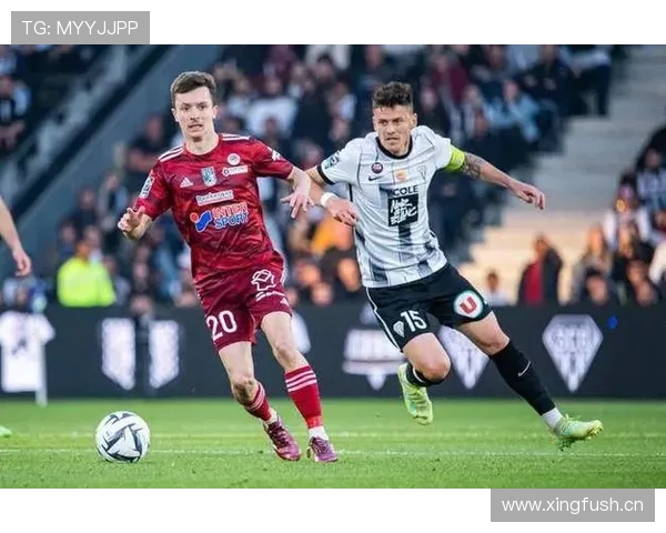 圣埃蒂安主帅战术风格显现成效,球队逐渐重回胜利轨道 圣埃蒂安主帅战术风格显现成效,球队逐渐重回胜利轨道