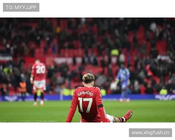 曼联防线失误问题持续,稳定性面临考验影响竞争格局 曼联防线失误问题持续,稳定性面临考验影响竞争格局